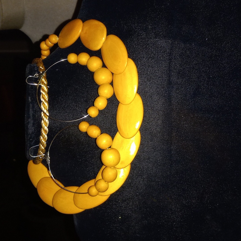 ❤️ FINAL REDUCTION. Yellow Vintage Beaded Necklace and Earrings